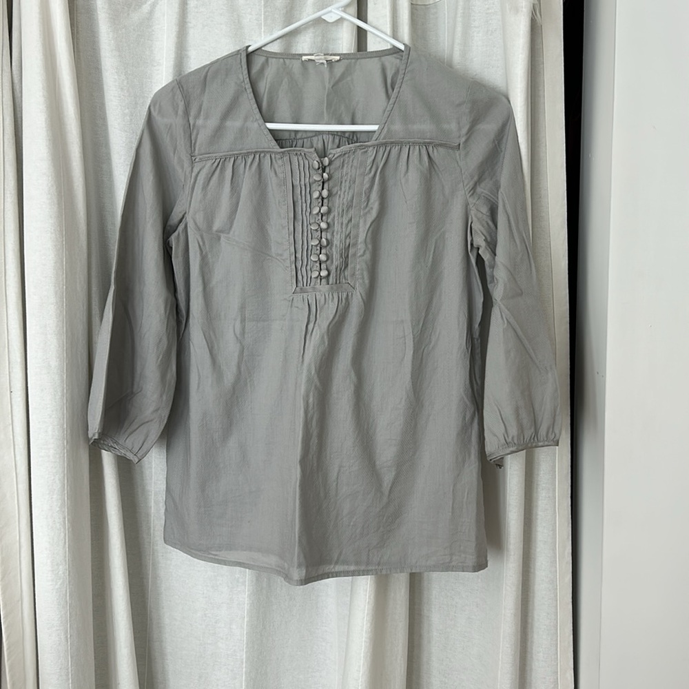 GENERRA vintage gray blouse with buttons size small
